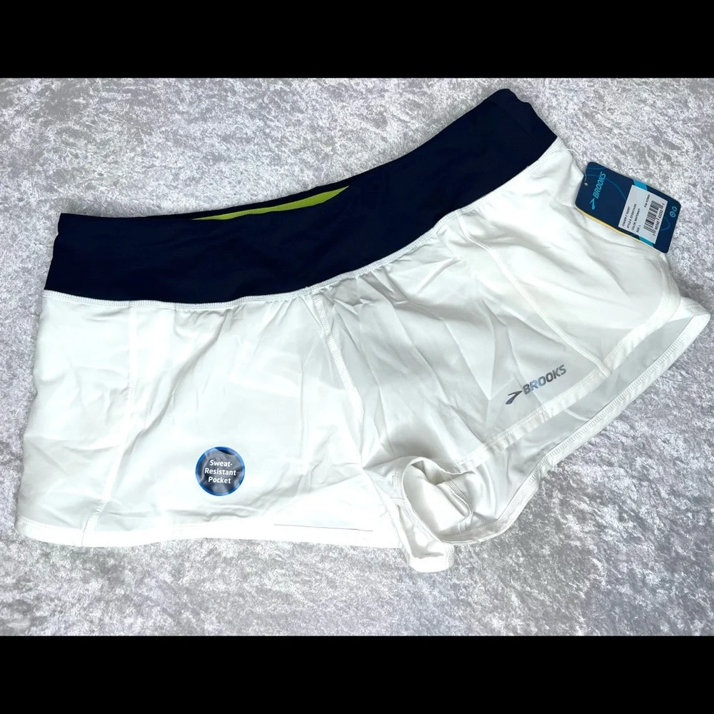 NWT Brooks Running Chaser 3” Shorts - White/Navy, Large